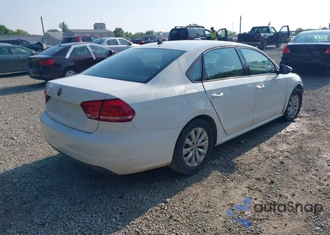 2012 Volkswagen Passat 2.5L S z USA, uszkodzony, nr VIN 1VWAP7A38CC053708
